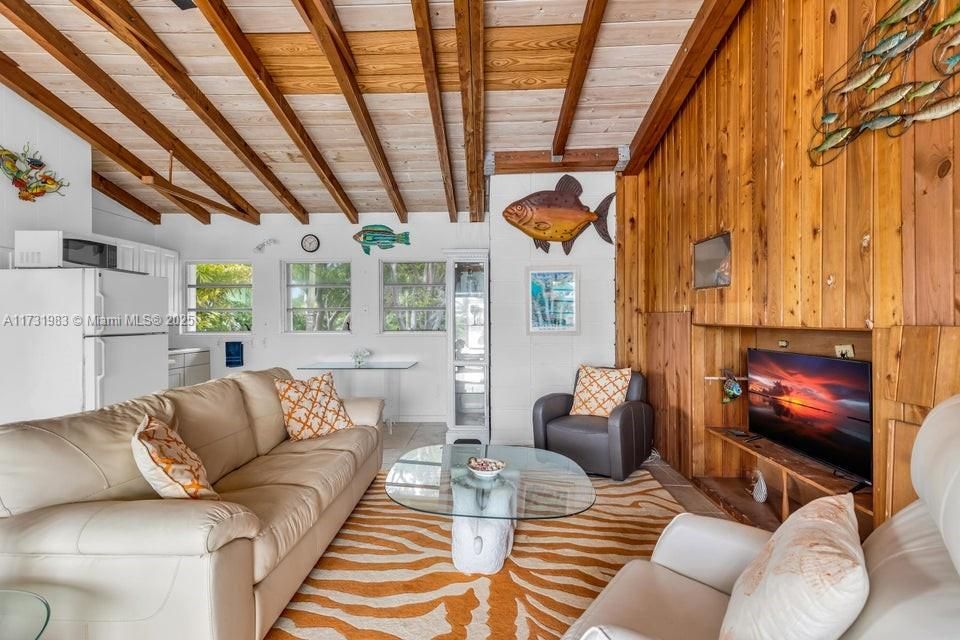 Recently Sold: $999,000 (2 beds, 1 baths, 1000 Square Feet)