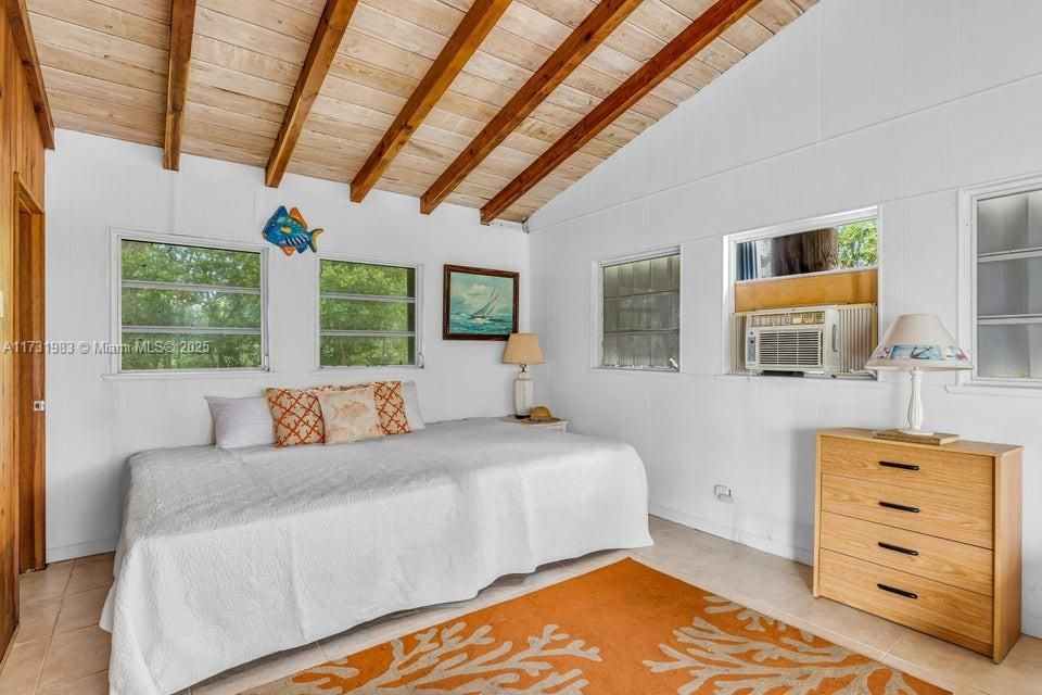 Recently Sold: $999,000 (2 beds, 1 baths, 1000 Square Feet)