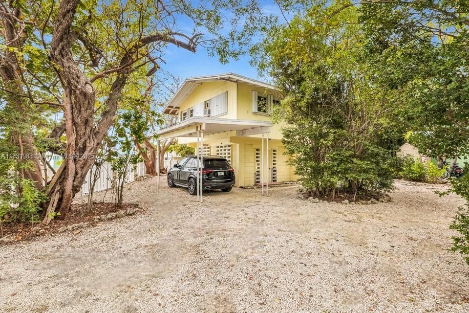 Recently Sold: $999,000 (2 beds, 1 baths, 1000 Square Feet)