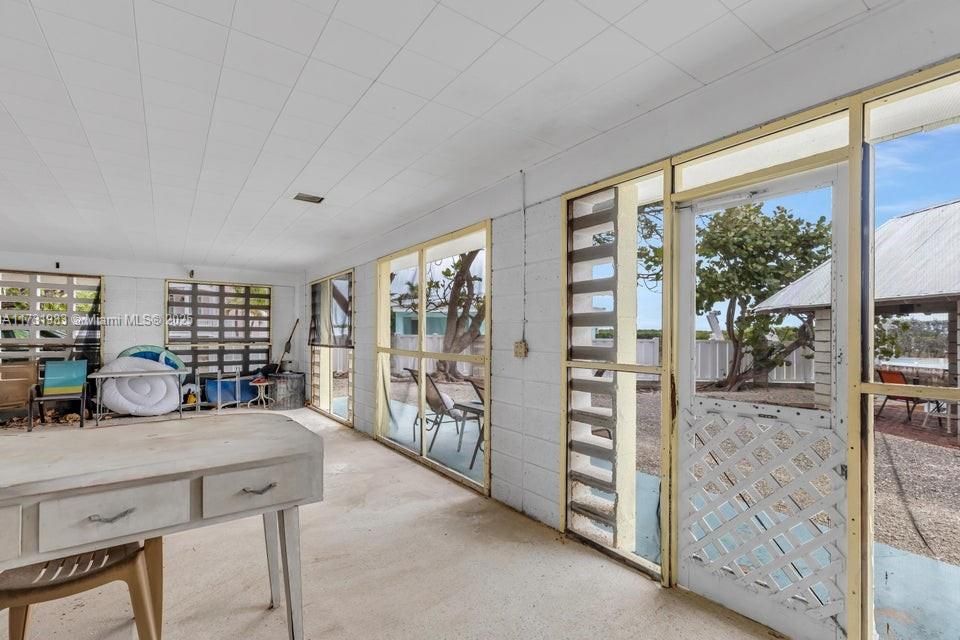 Recently Sold: $999,000 (2 beds, 1 baths, 1000 Square Feet)