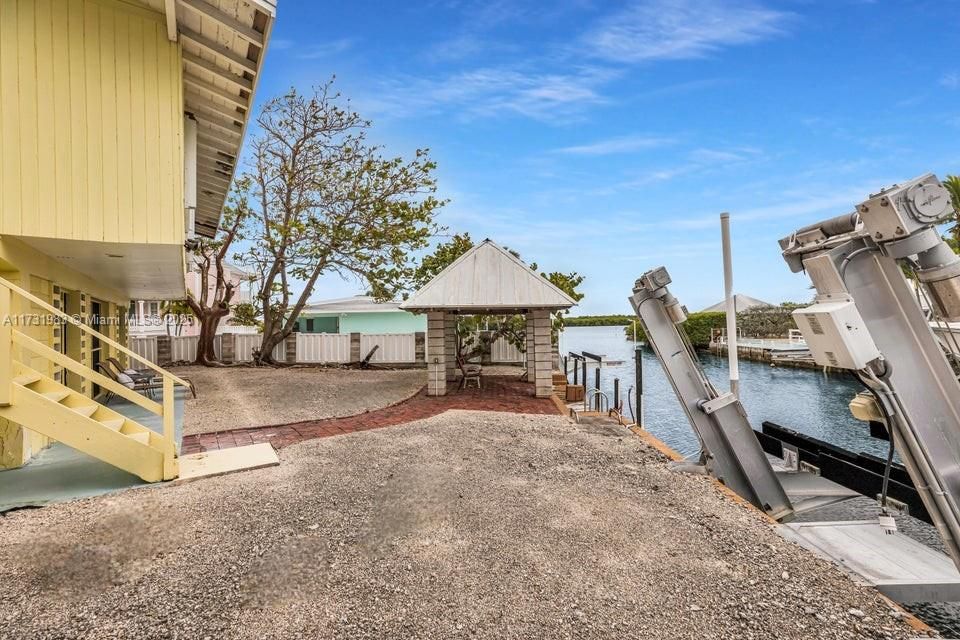 Recently Sold: $999,000 (2 beds, 1 baths, 1000 Square Feet)