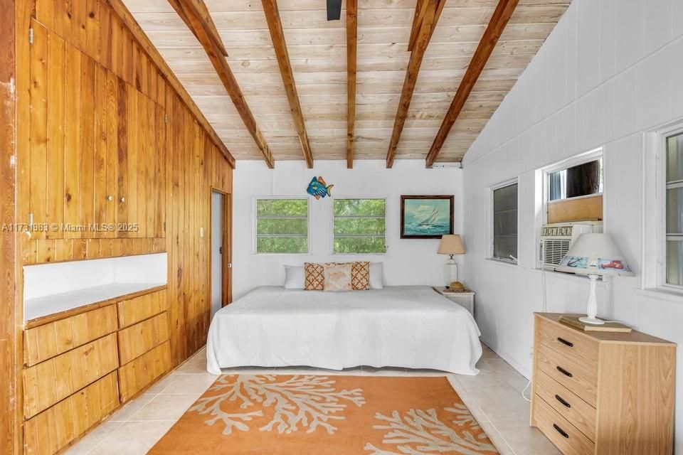 Recently Sold: $999,000 (2 beds, 1 baths, 1000 Square Feet)