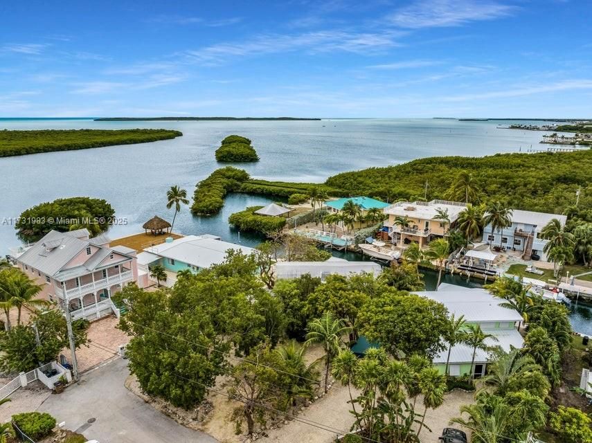 Recently Sold: $999,000 (2 beds, 1 baths, 1000 Square Feet)