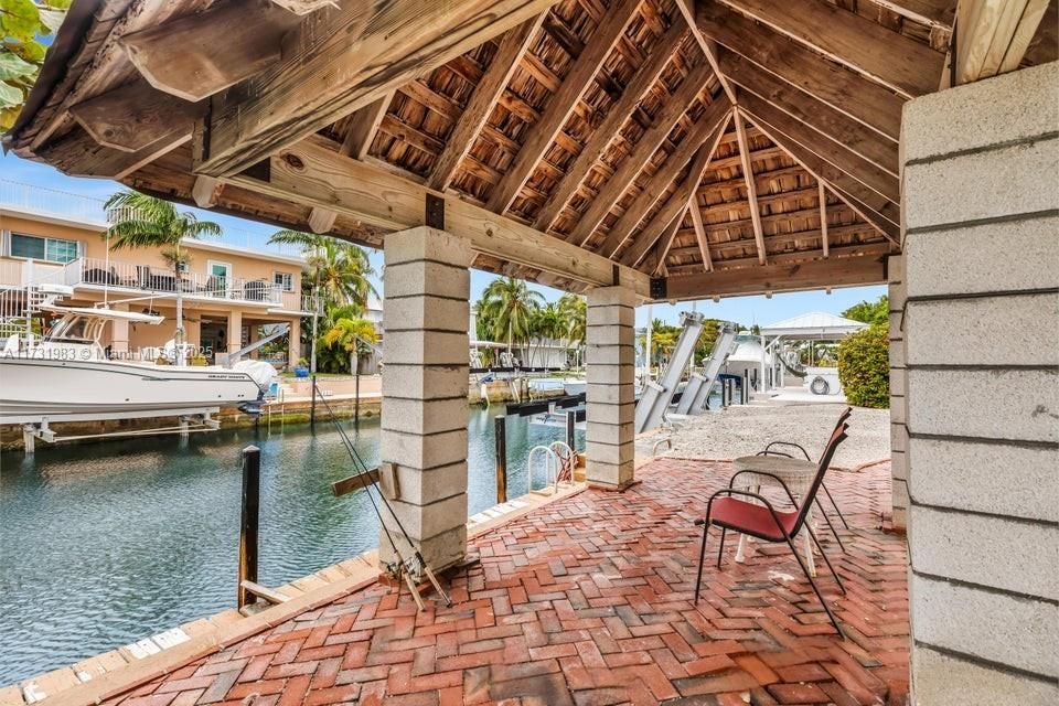 Recently Sold: $999,000 (2 beds, 1 baths, 1000 Square Feet)