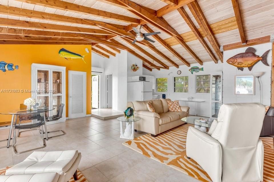 Recently Sold: $999,000 (2 beds, 1 baths, 1000 Square Feet)