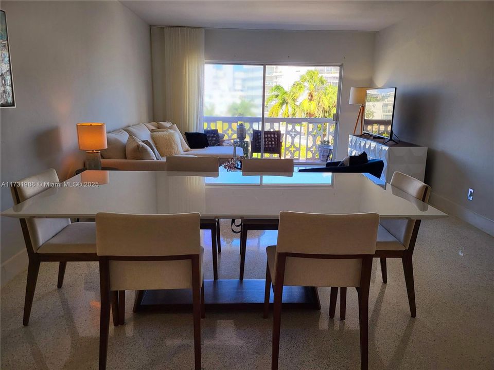 Vendido Recientemente: $350,000 (1 camas, 1 baños, 919 Pies cuadrados)