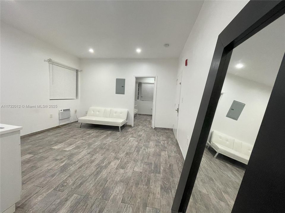 Recently Rented: $1,800 (1 beds, 1 baths, 0 Square Feet)