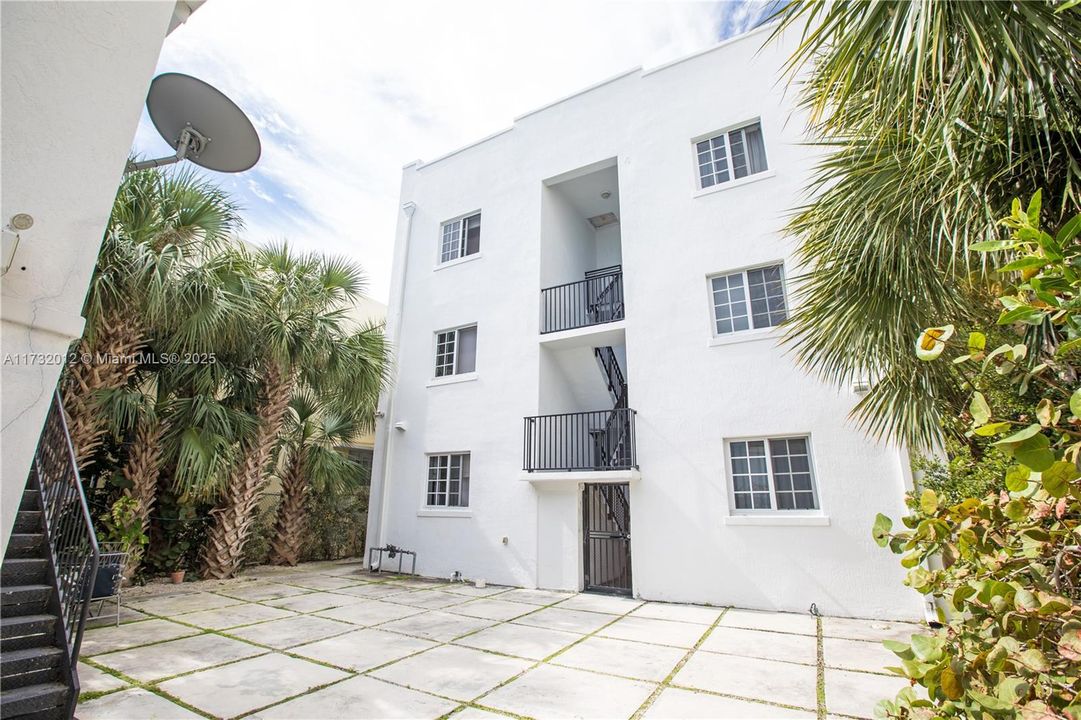 Recently Rented: $1,800 (1 beds, 1 baths, 0 Square Feet)