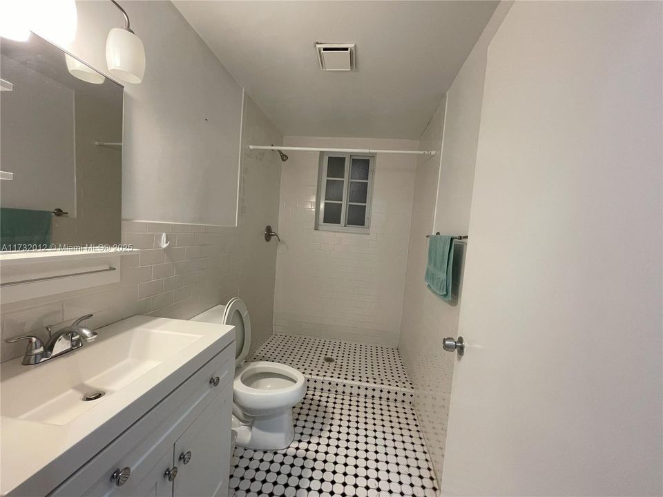 Recently Rented: $1,800 (1 beds, 1 baths, 0 Square Feet)