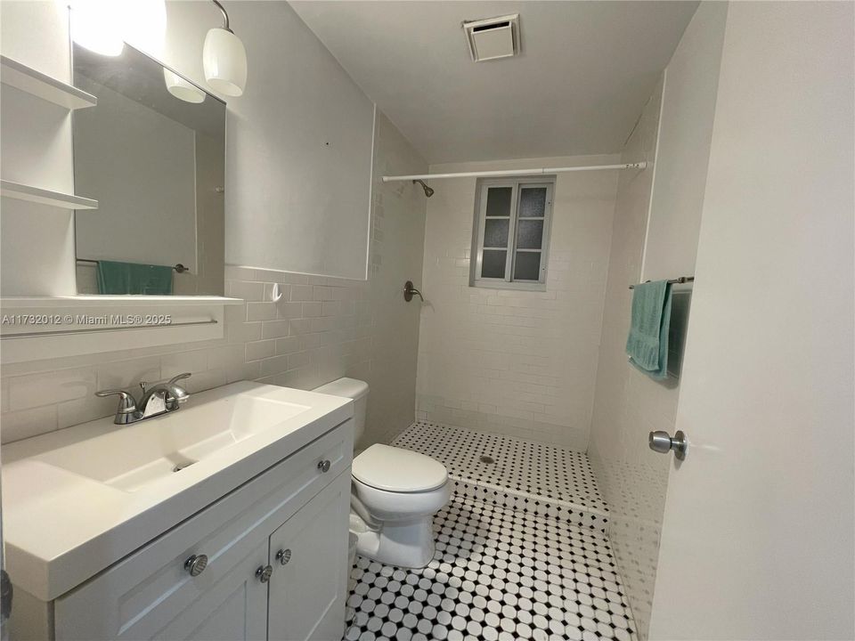 Recently Rented: $1,800 (1 beds, 1 baths, 0 Square Feet)