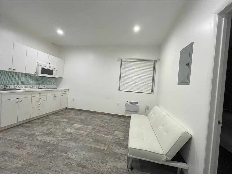 Recently Rented: $1,800 (1 beds, 1 baths, 0 Square Feet)