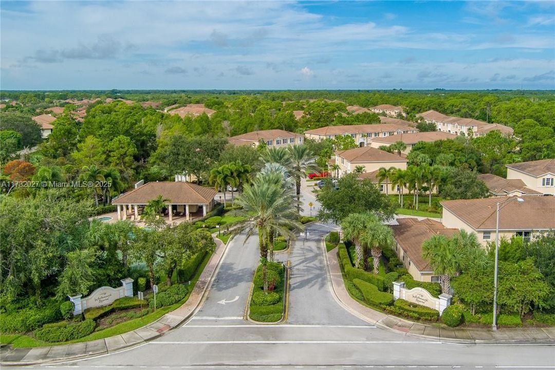 Недавно продано: $369,000 (3 спален, 2 ванн, 1753 Квадратных фут)