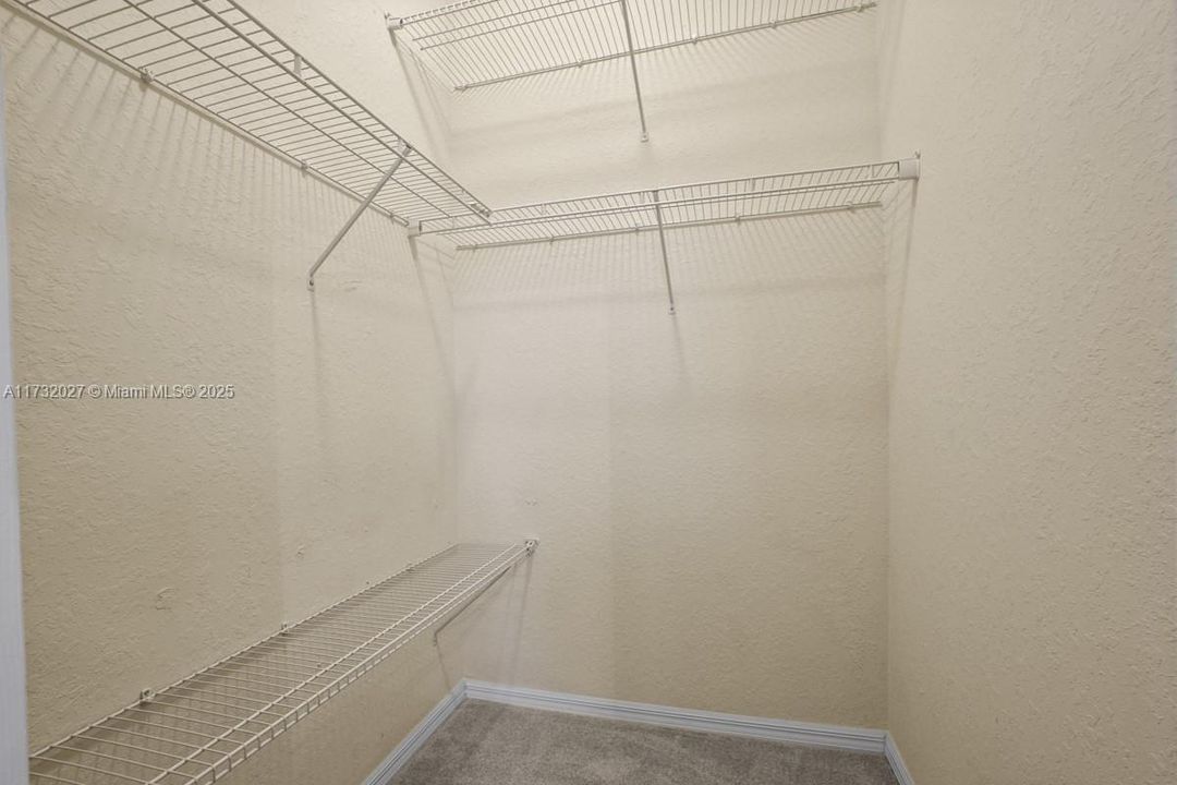 Недавно продано: $369,000 (3 спален, 2 ванн, 1753 Квадратных фут)