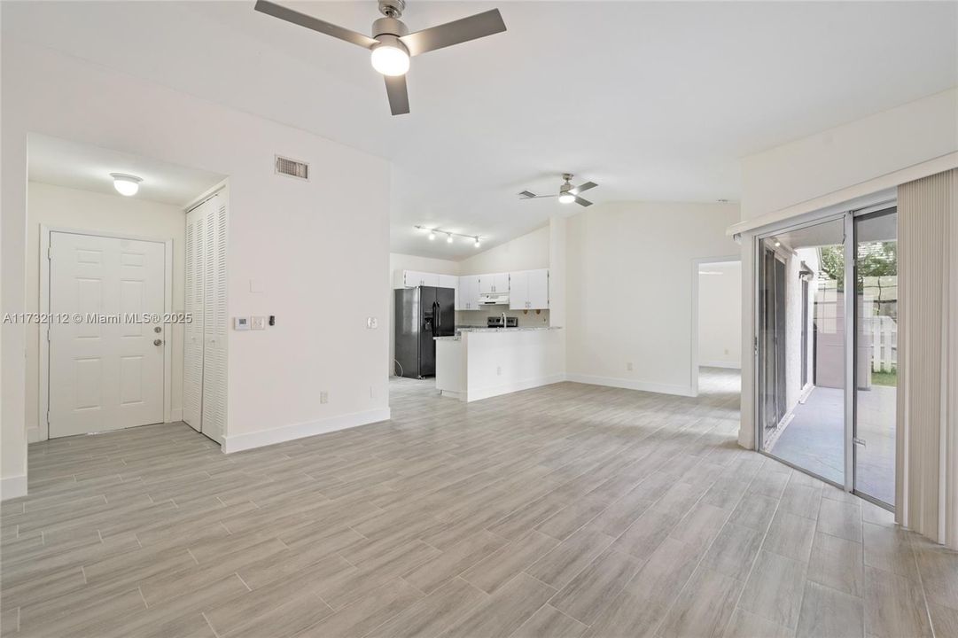 Недавно арендовано: $3,500 (4 спален, 2 ванн, 1609 Квадратных фут)