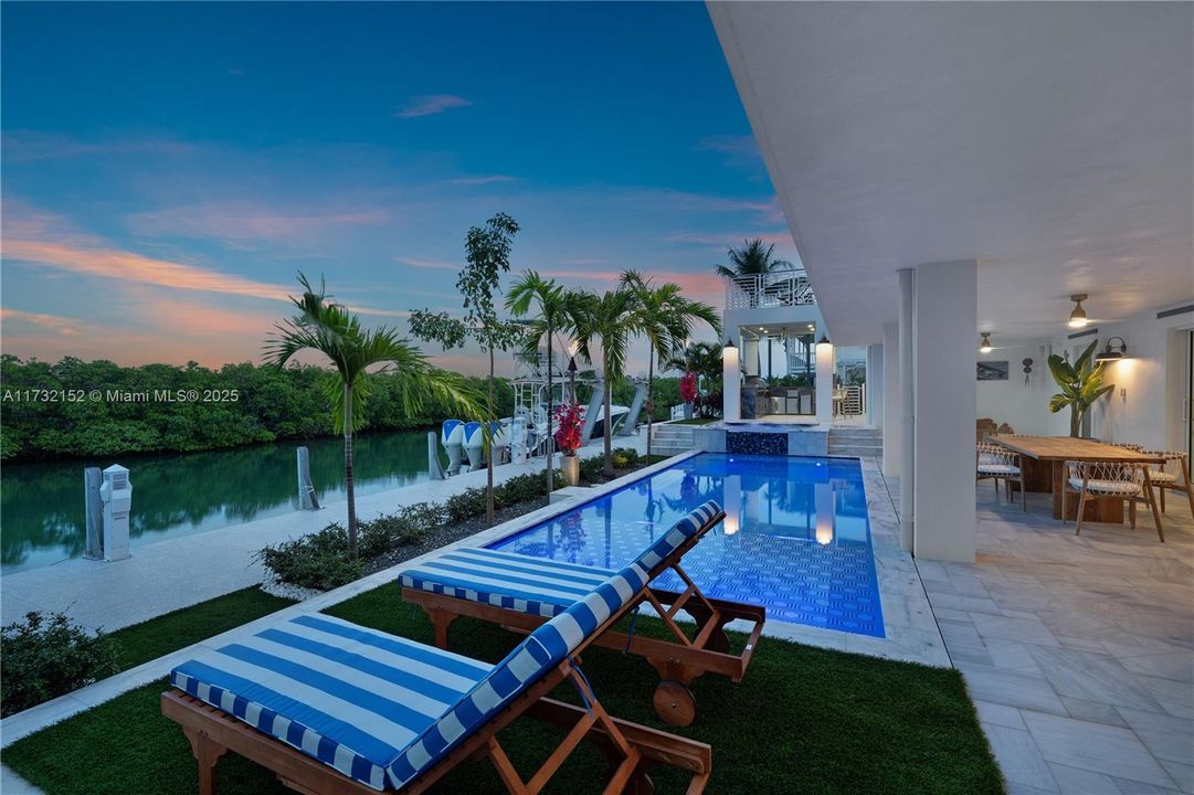 Vendido Recientemente: $6,350,000 (6 camas, 7 baños, 4700 Pies cuadrados)