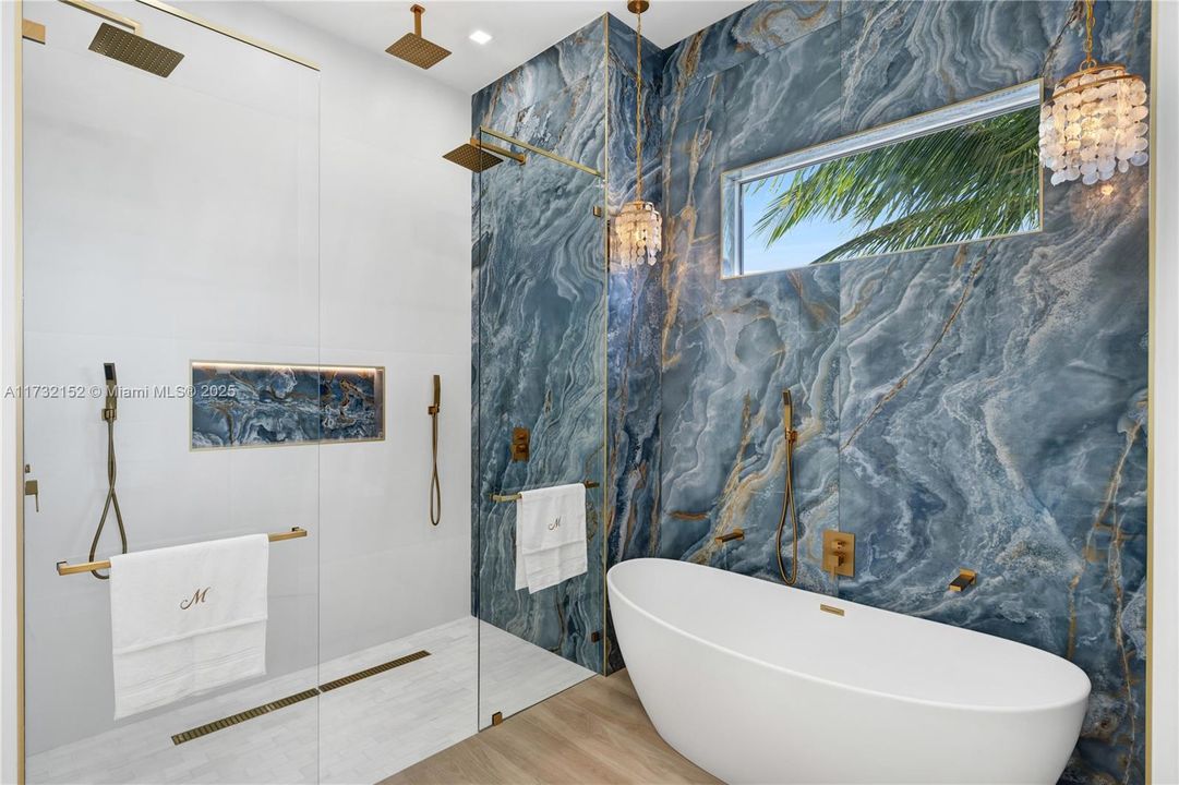 Vendido Recientemente: $6,350,000 (6 camas, 7 baños, 4700 Pies cuadrados)