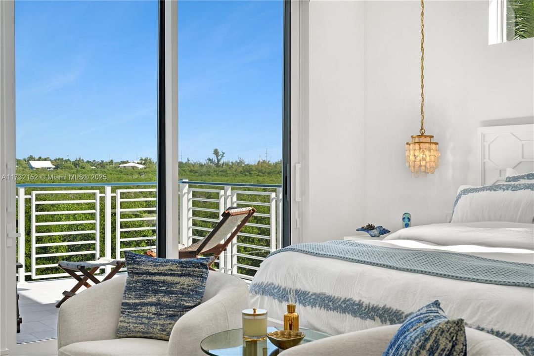 Vendido Recientemente: $6,350,000 (6 camas, 7 baños, 4700 Pies cuadrados)