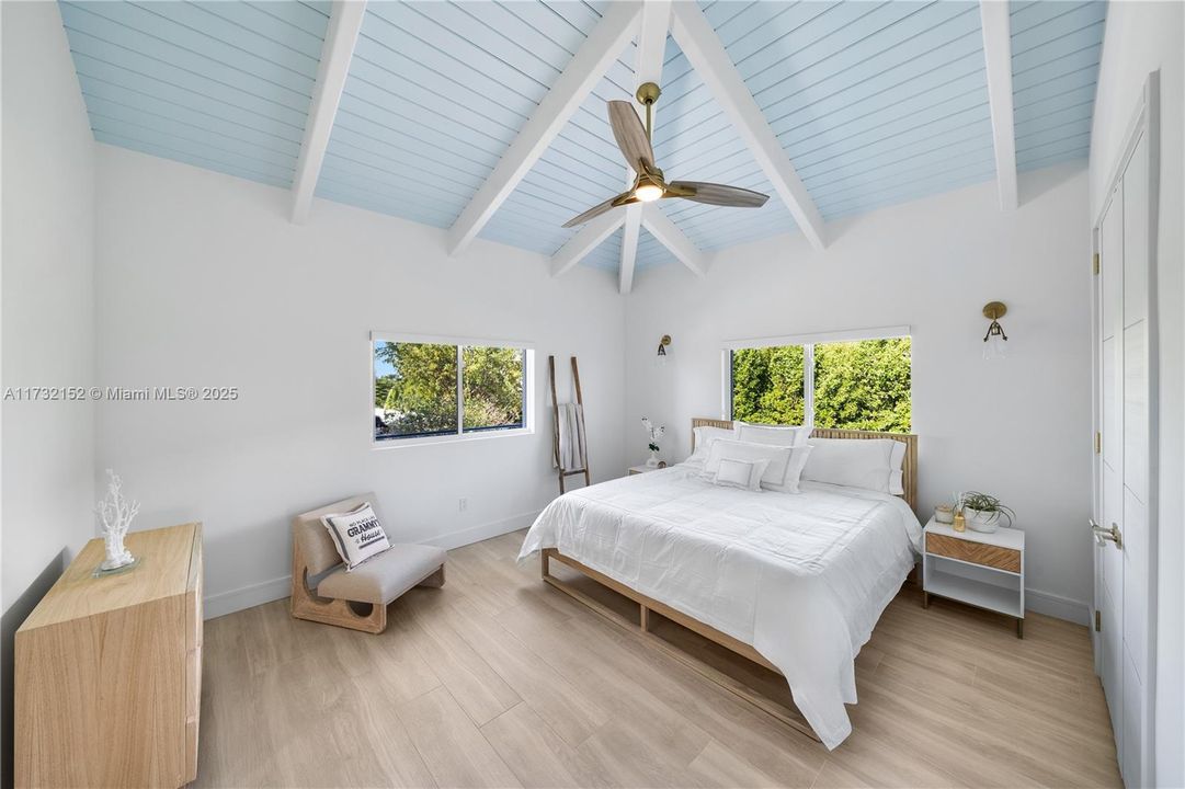 Vendido Recientemente: $6,350,000 (6 camas, 7 baños, 4700 Pies cuadrados)