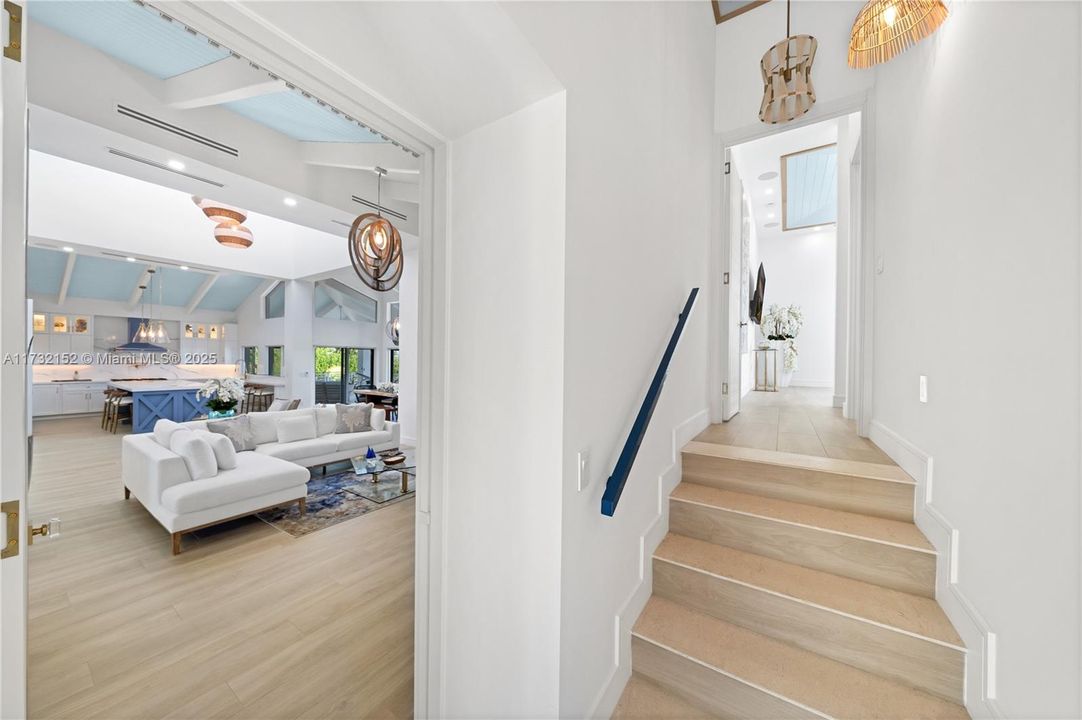 Vendido Recientemente: $6,350,000 (6 camas, 7 baños, 4700 Pies cuadrados)