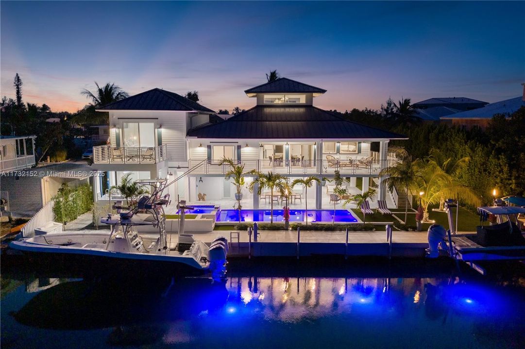 Vendido Recientemente: $6,350,000 (6 camas, 7 baños, 4700 Pies cuadrados)