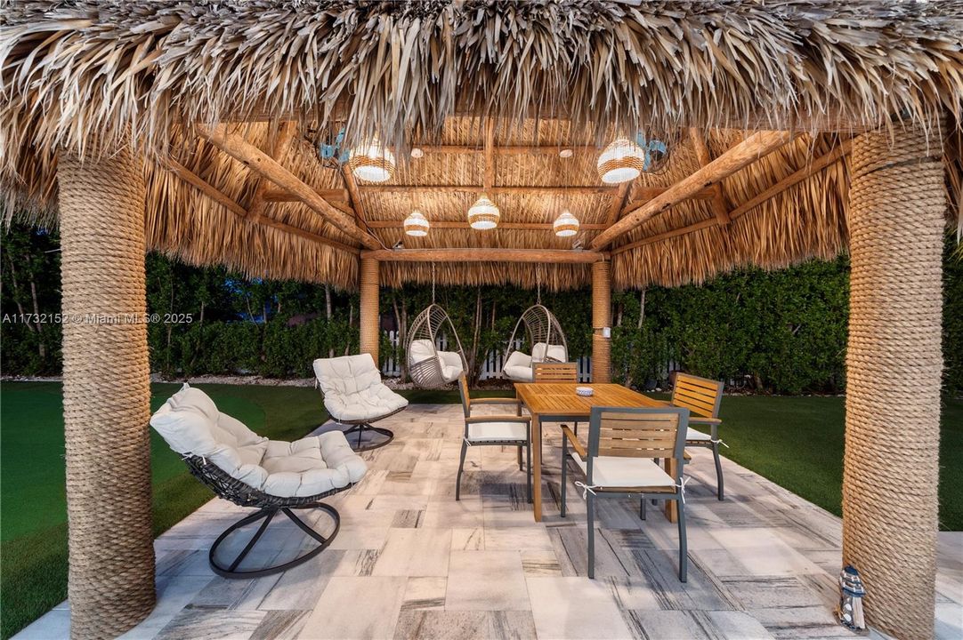 Vendido Recientemente: $6,350,000 (6 camas, 7 baños, 4700 Pies cuadrados)
