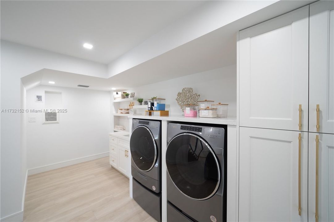 Vendido Recientemente: $6,350,000 (6 camas, 7 baños, 4700 Pies cuadrados)