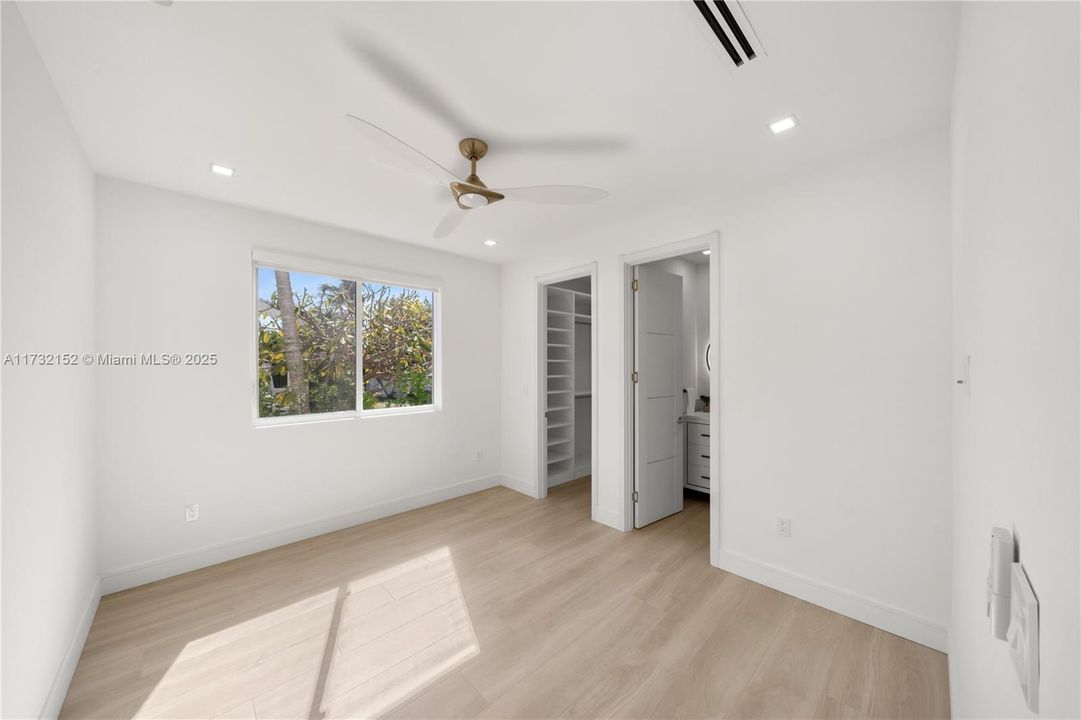 Vendido Recientemente: $6,350,000 (6 camas, 7 baños, 4700 Pies cuadrados)