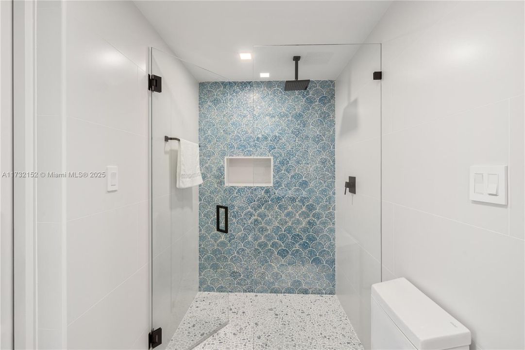 Vendido Recientemente: $6,350,000 (6 camas, 7 baños, 4700 Pies cuadrados)