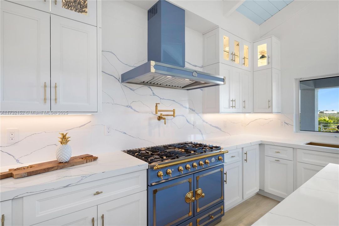 Vendido Recientemente: $6,350,000 (6 camas, 7 baños, 4700 Pies cuadrados)