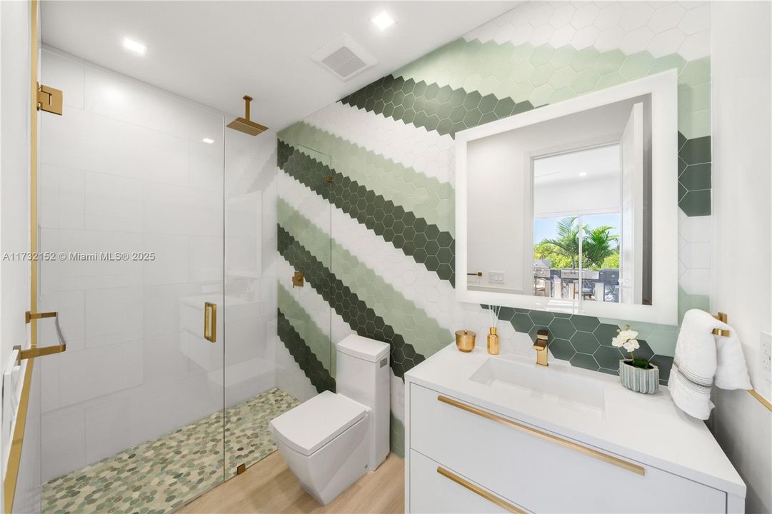 Vendido Recientemente: $6,350,000 (6 camas, 7 baños, 4700 Pies cuadrados)