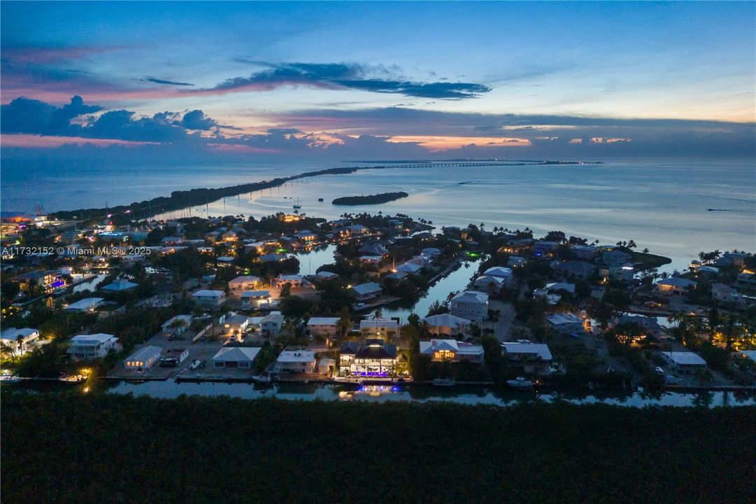 Vendido Recientemente: $6,350,000 (6 camas, 7 baños, 4700 Pies cuadrados)
