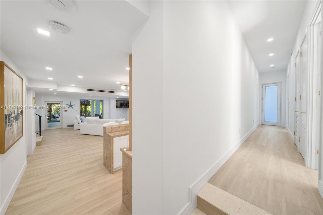 Vendido Recientemente: $6,350,000 (6 camas, 7 baños, 4700 Pies cuadrados)