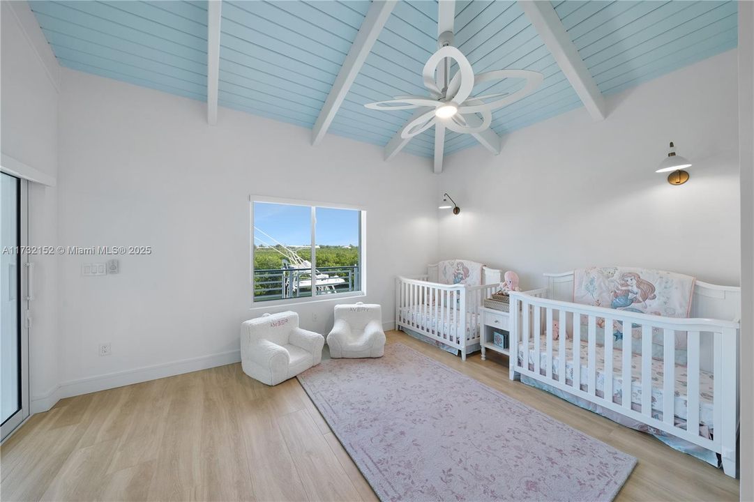 Vendido Recientemente: $6,350,000 (6 camas, 7 baños, 4700 Pies cuadrados)