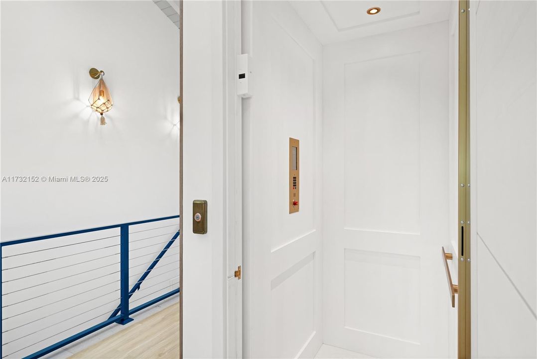 Vendido Recientemente: $6,350,000 (6 camas, 7 baños, 4700 Pies cuadrados)