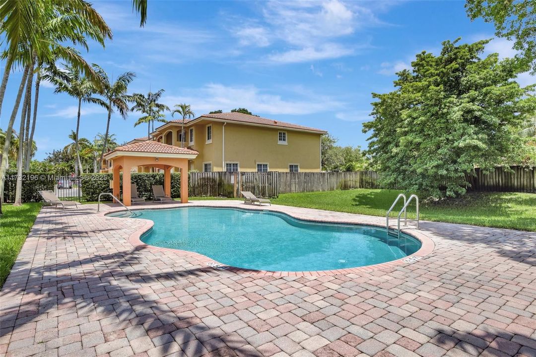 最近售出: $532,000 (3 贝兹, 2 浴室, 1848 平方英尺)