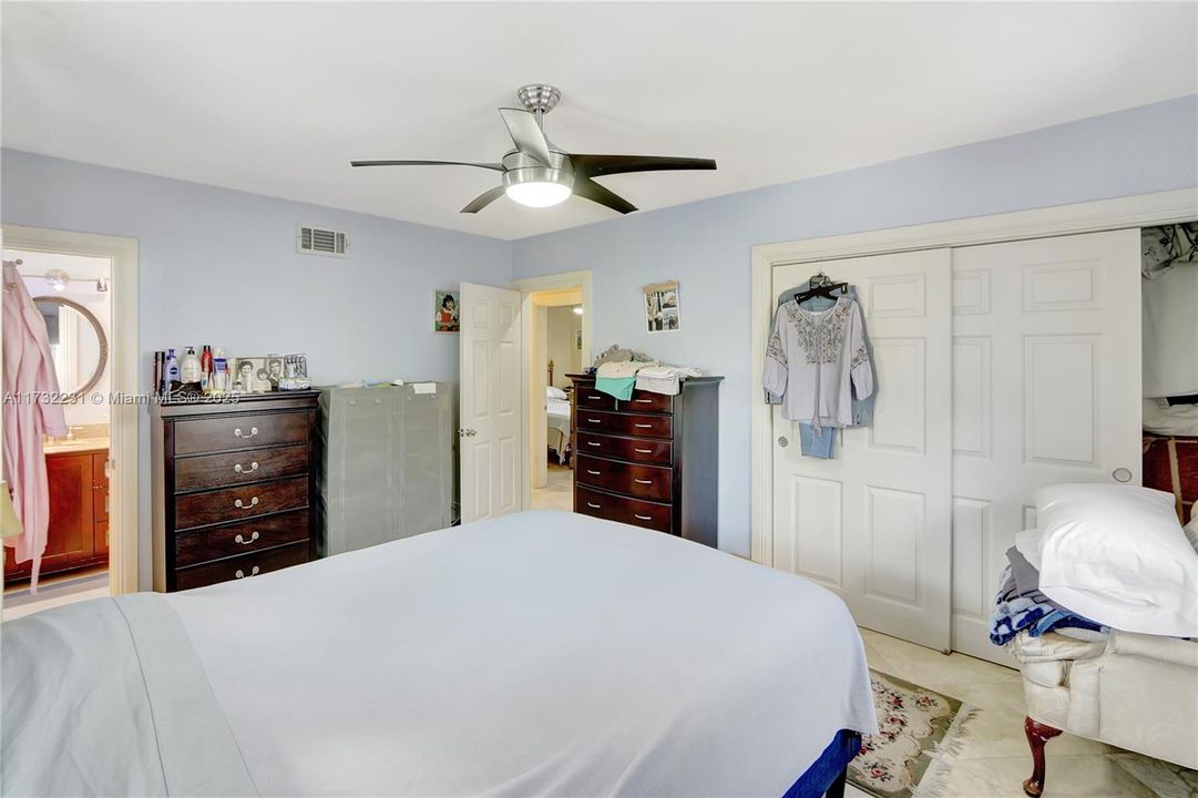 Recently Sold: $1,990,000 (4 beds, 3 baths, 1837 Square Feet)