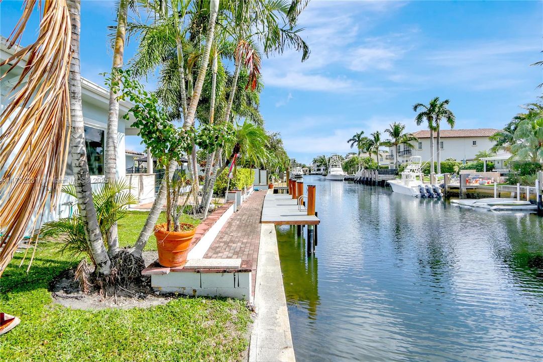 Recently Sold: $1,990,000 (4 beds, 3 baths, 1837 Square Feet)