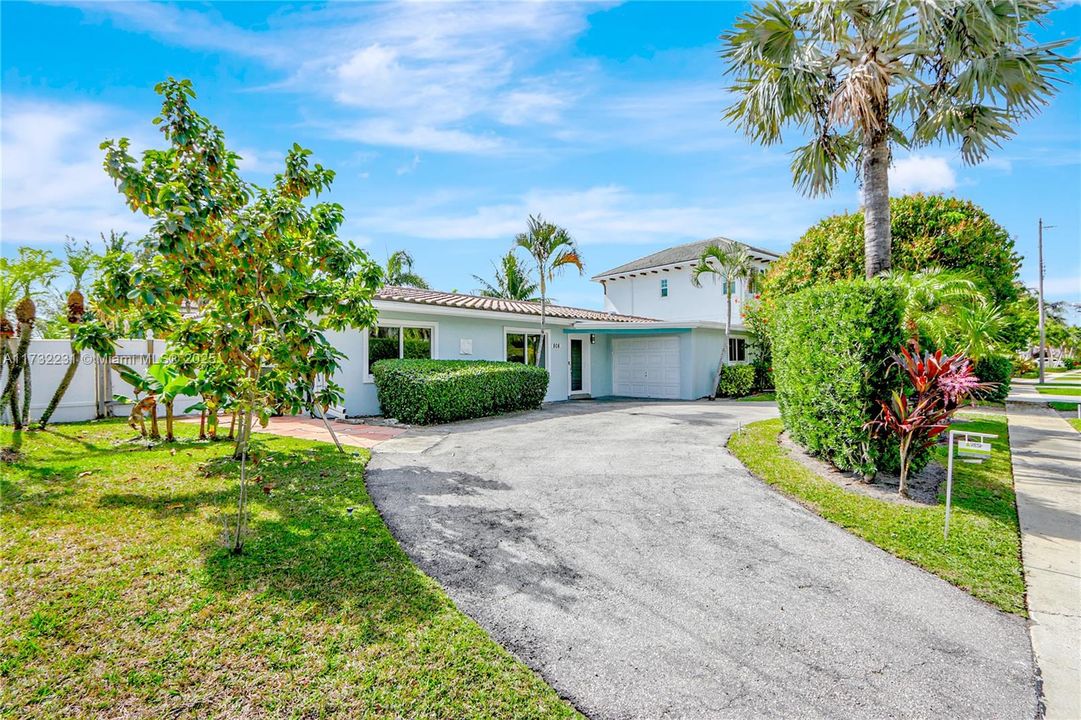 Recently Sold: $1,990,000 (4 beds, 3 baths, 1837 Square Feet)