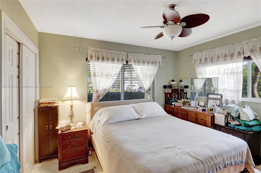 Recently Sold: $1,990,000 (4 beds, 3 baths, 1837 Square Feet)
