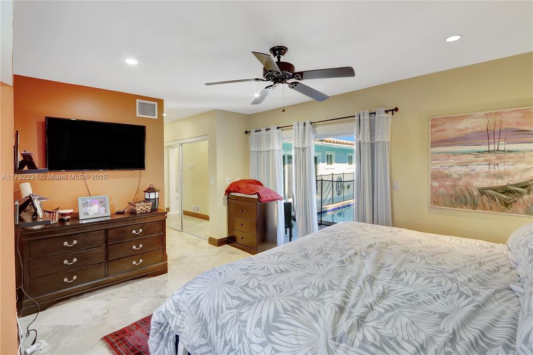 Recently Sold: $1,990,000 (4 beds, 3 baths, 1837 Square Feet)
