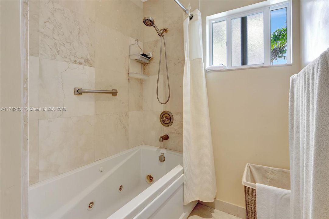 Recently Sold: $1,990,000 (4 beds, 3 baths, 1837 Square Feet)