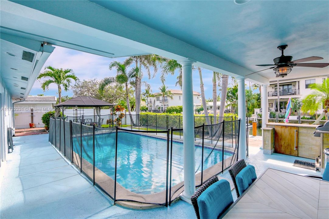 Recently Sold: $1,990,000 (4 beds, 3 baths, 1837 Square Feet)