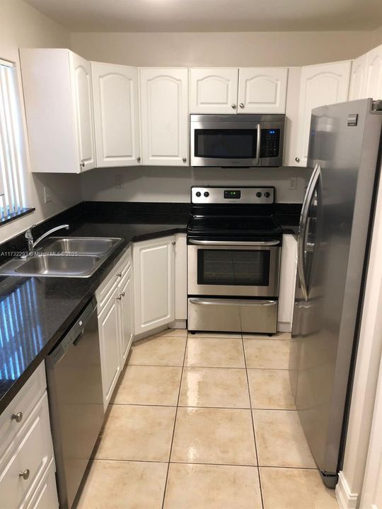 最近租的: $2,250 (2 贝兹, 2 浴室, 1250 平方英尺)