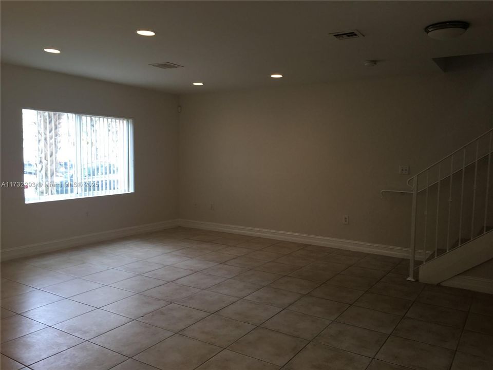 最近租的: $2,250 (2 贝兹, 2 浴室, 1250 平方英尺)