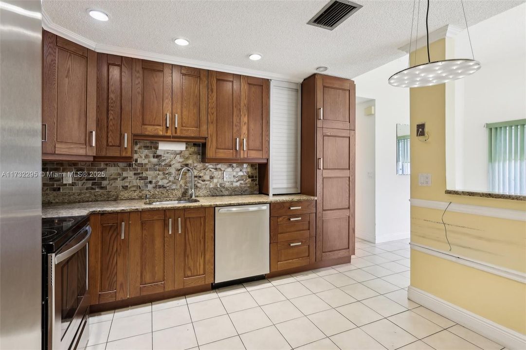 Recently Sold: $260,000 (2 beds, 2 baths, 1107 Square Feet)