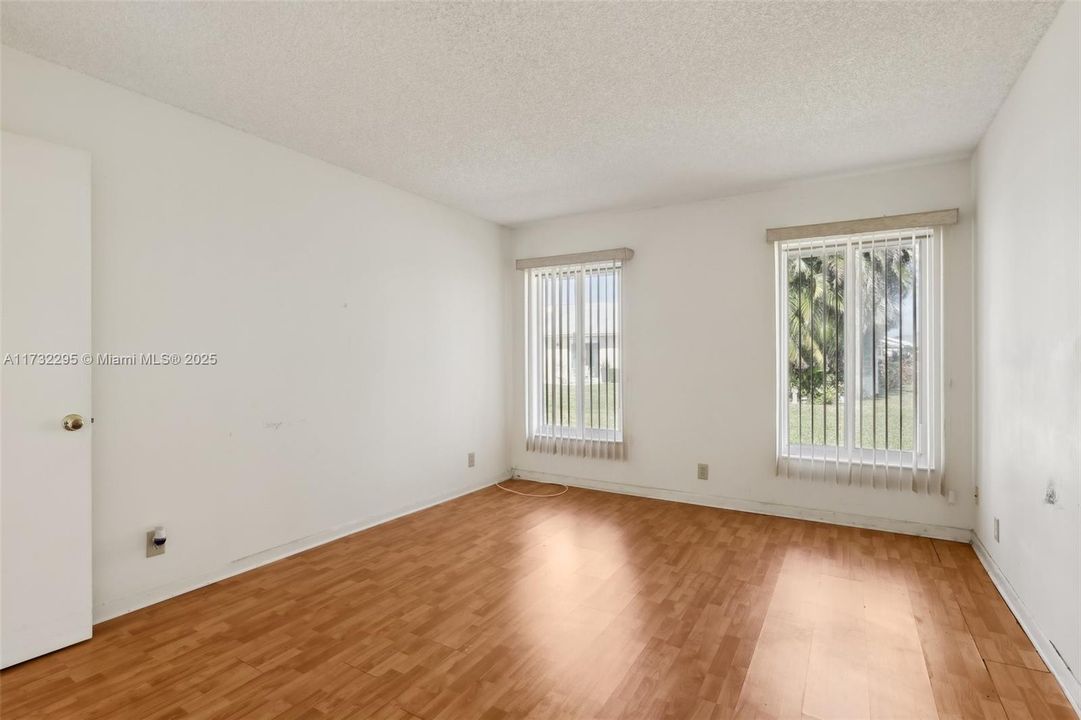Recently Sold: $260,000 (2 beds, 2 baths, 1107 Square Feet)