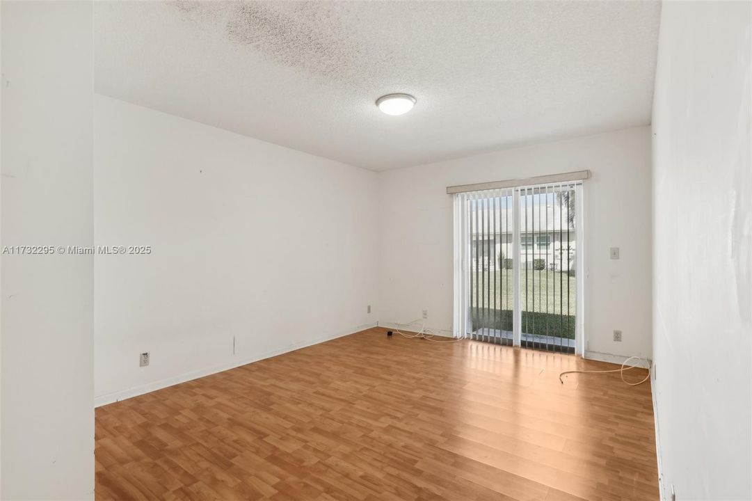 Recently Sold: $260,000 (2 beds, 2 baths, 1107 Square Feet)
