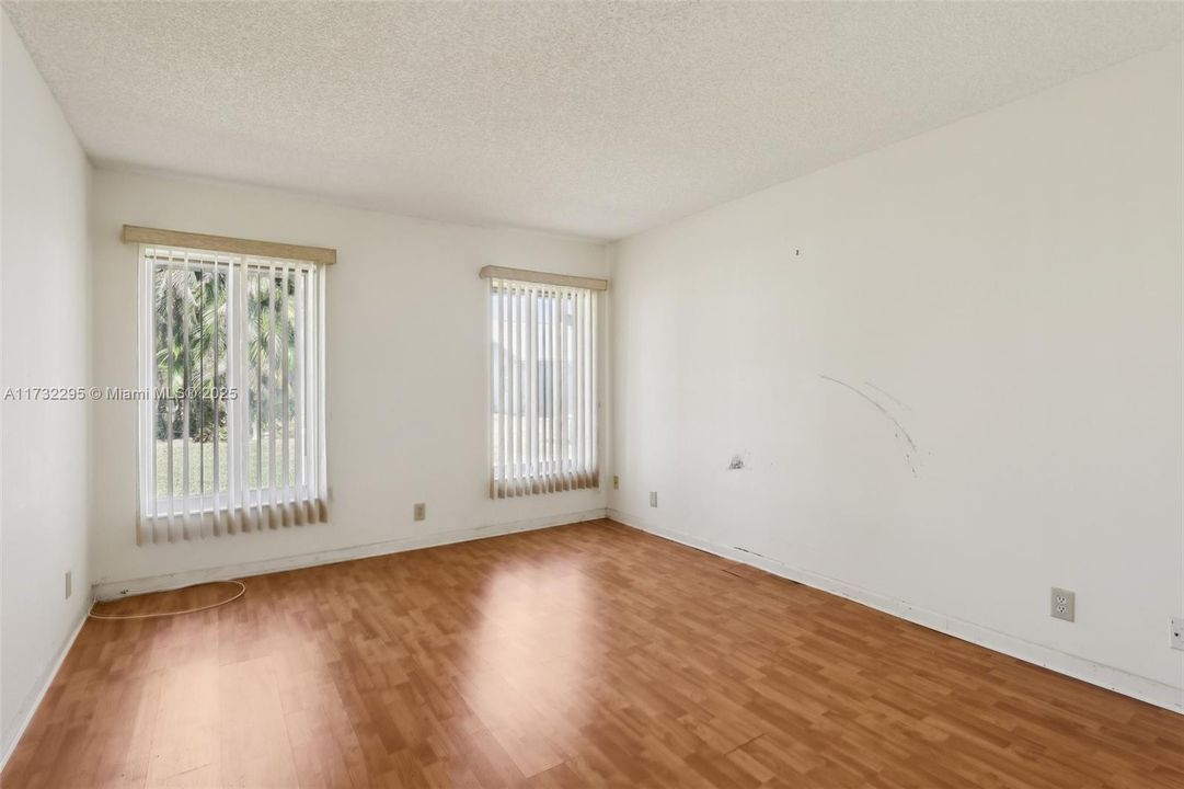Recently Sold: $260,000 (2 beds, 2 baths, 1107 Square Feet)