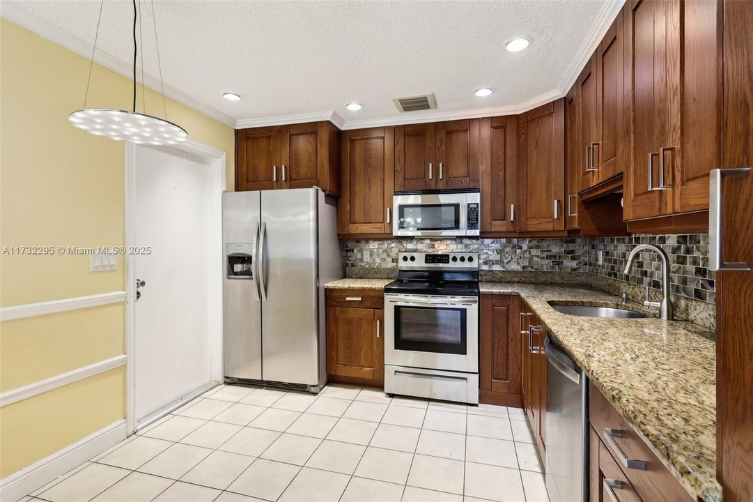 Recently Sold: $260,000 (2 beds, 2 baths, 1107 Square Feet)