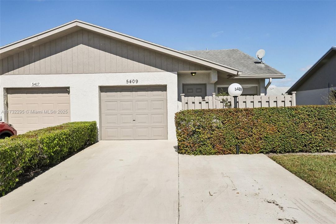 Recently Sold: $260,000 (2 beds, 2 baths, 1107 Square Feet)